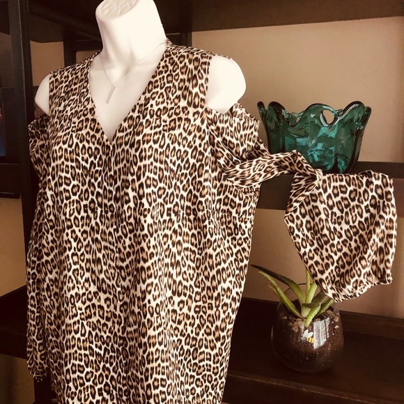 💙 Chico’s 🐆 Leopard cold shoulder long sleeve💙 - Picture 4 of 8